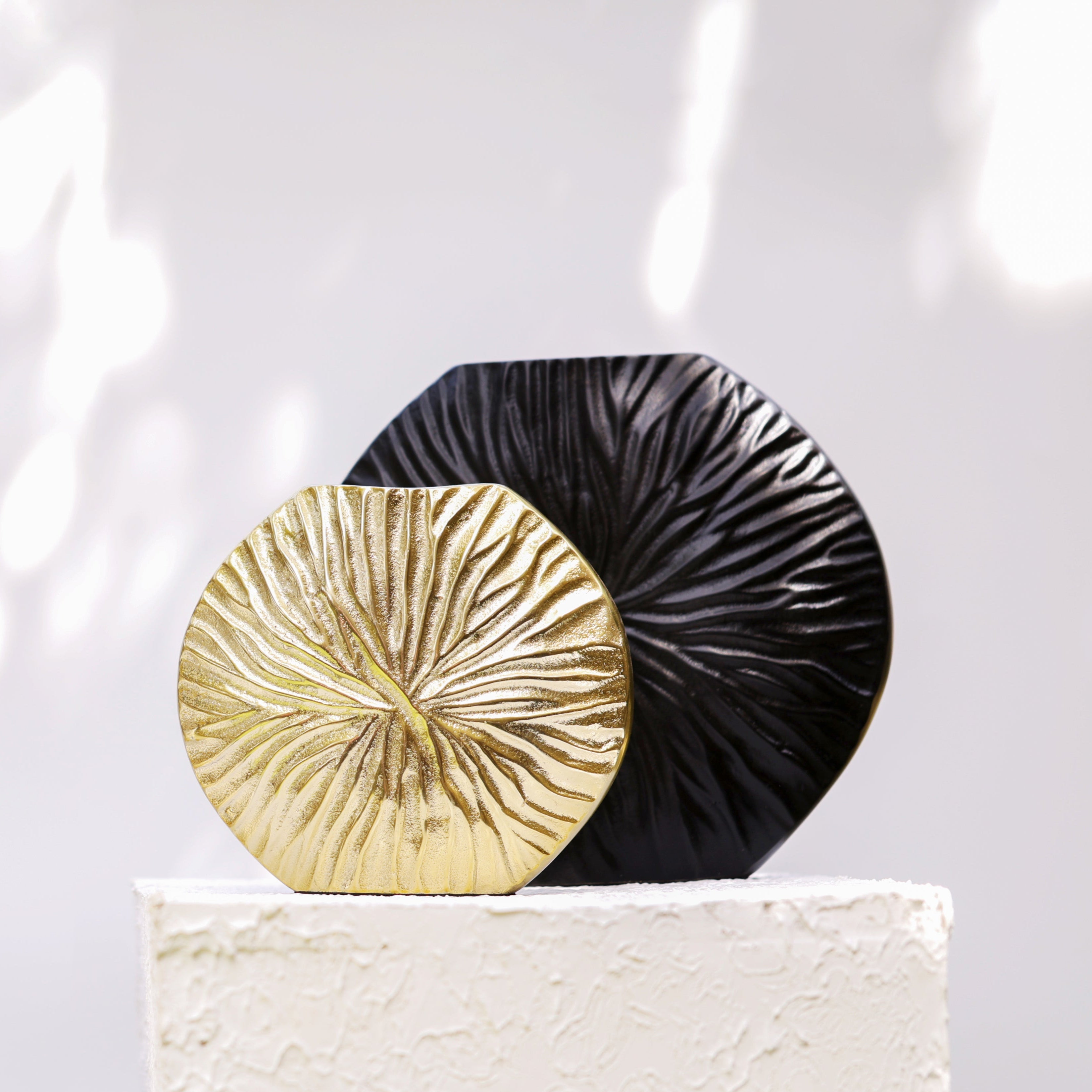 Les Amoureux: The Lovers' Vases (Set of 2)
